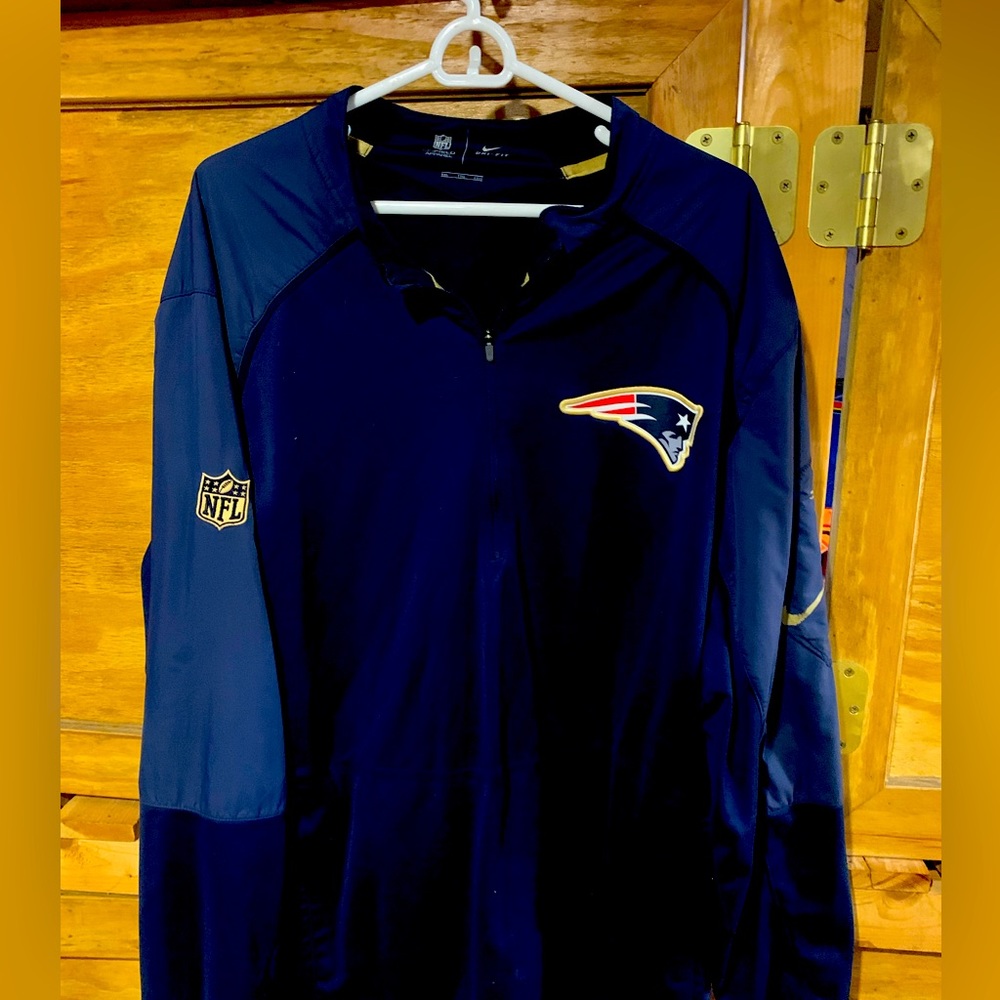 New England Patriots logo pull over warm